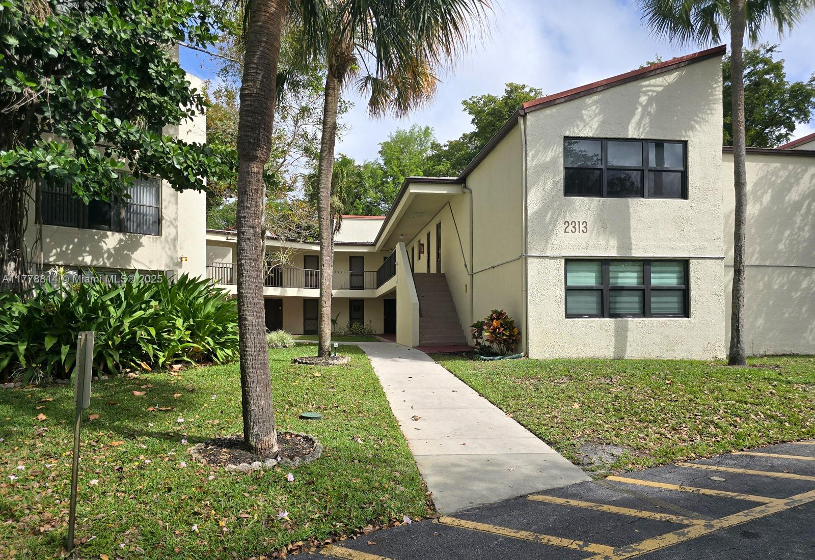 2313 S Cypress Bend Dr 123A, Pompano Beach, Broward County, Florida - 2 Bedrooms  
2 Bathrooms - 