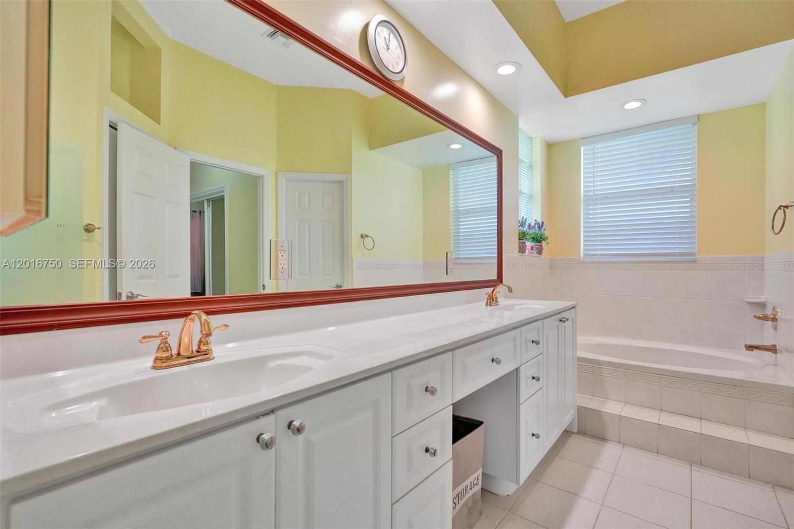 DAVIE COUNTRY ESTATES - Residential