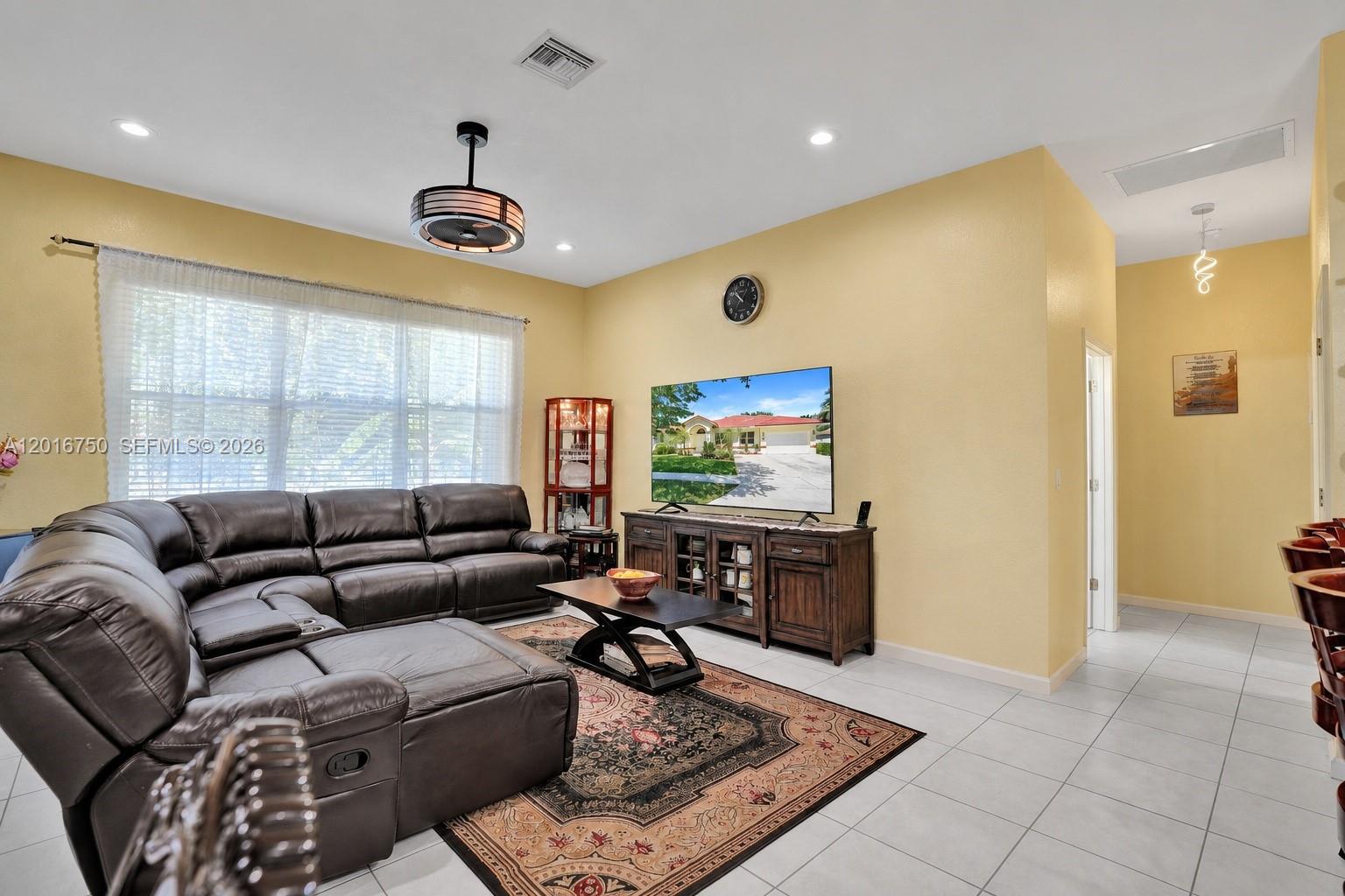 DAVIE COUNTRY ESTATES - Residential