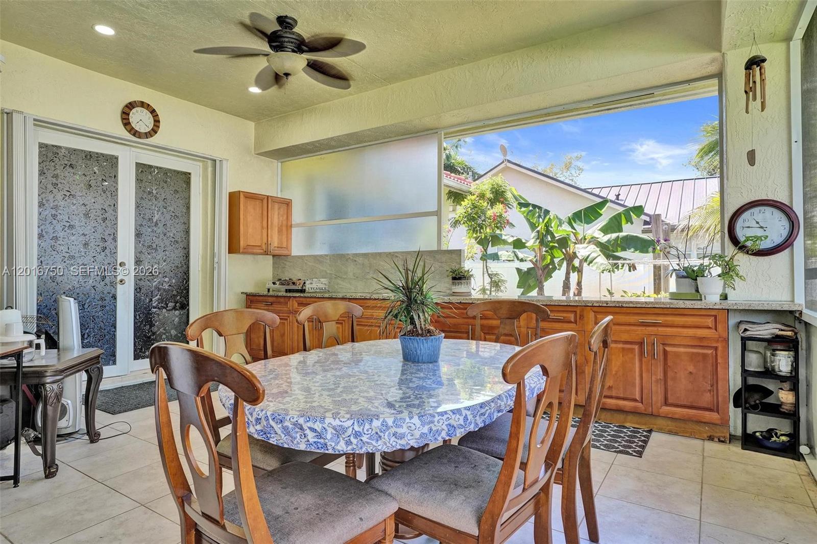 DAVIE COUNTRY ESTATES - Residential