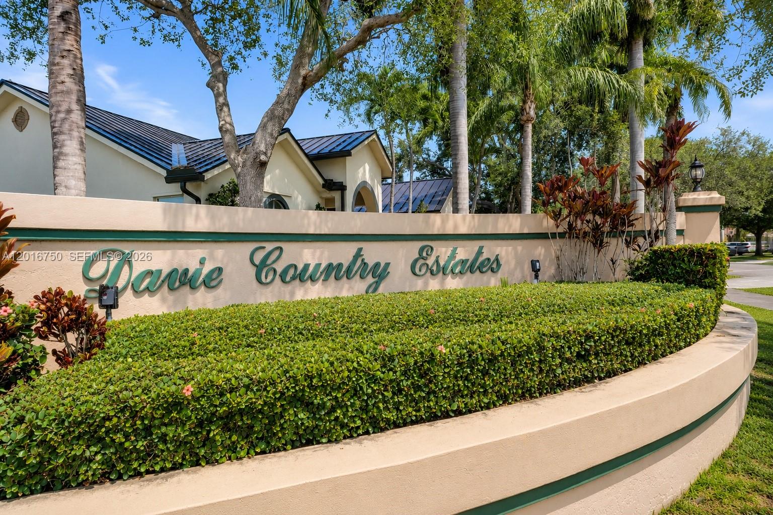 DAVIE COUNTRY ESTATES - Residential