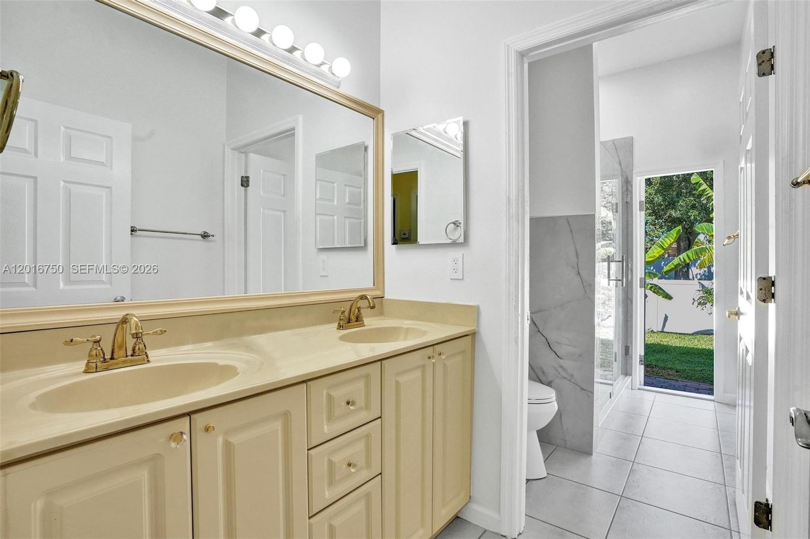 DAVIE COUNTRY ESTATES - Residential