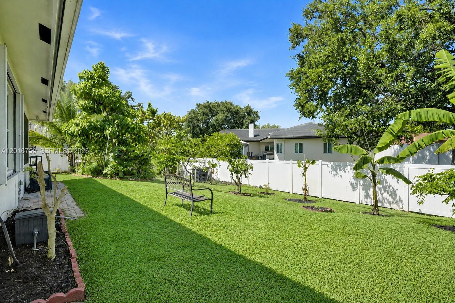 DAVIE COUNTRY ESTATES - Residential