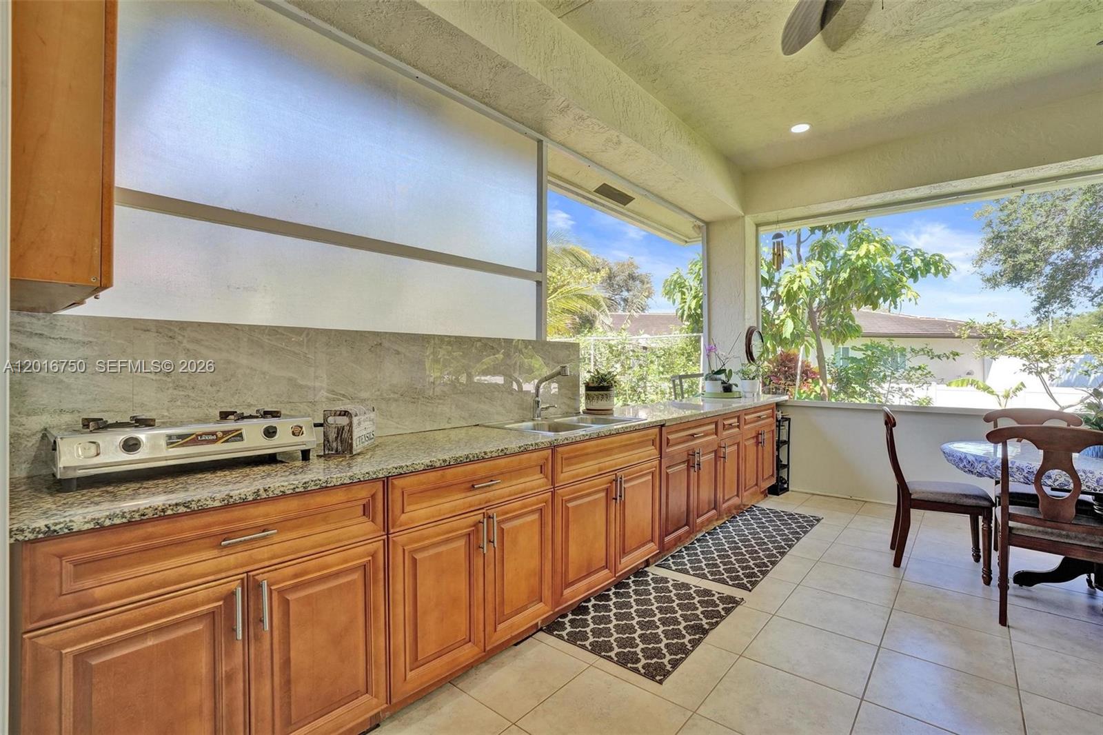 DAVIE COUNTRY ESTATES - Residential