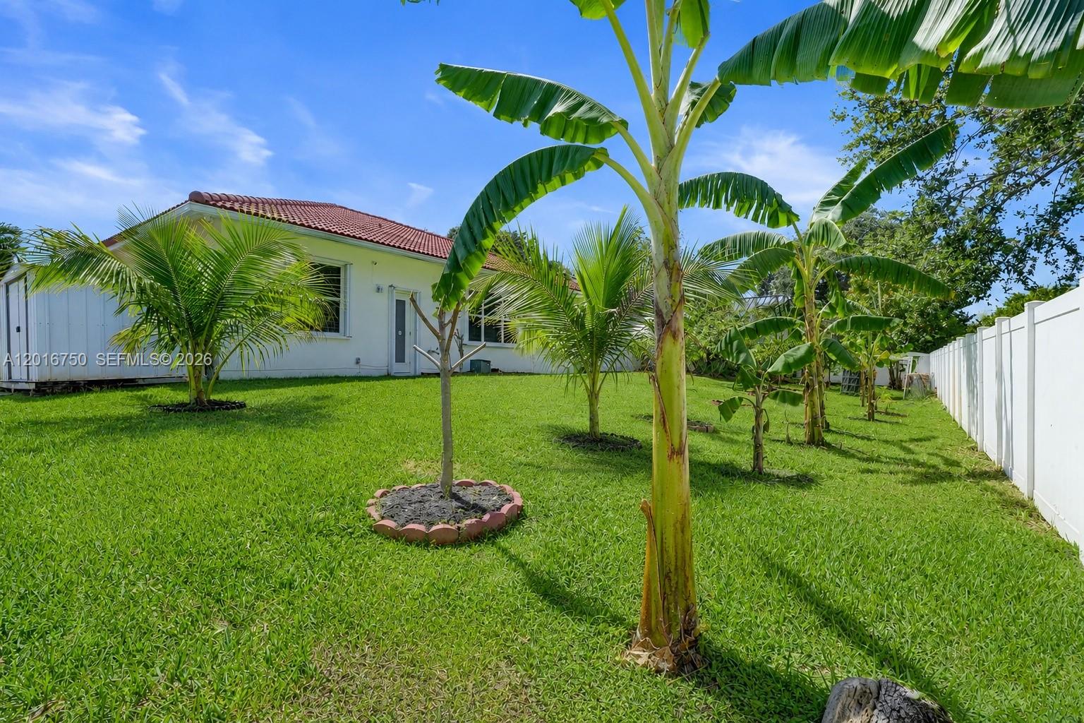DAVIE COUNTRY ESTATES - Residential