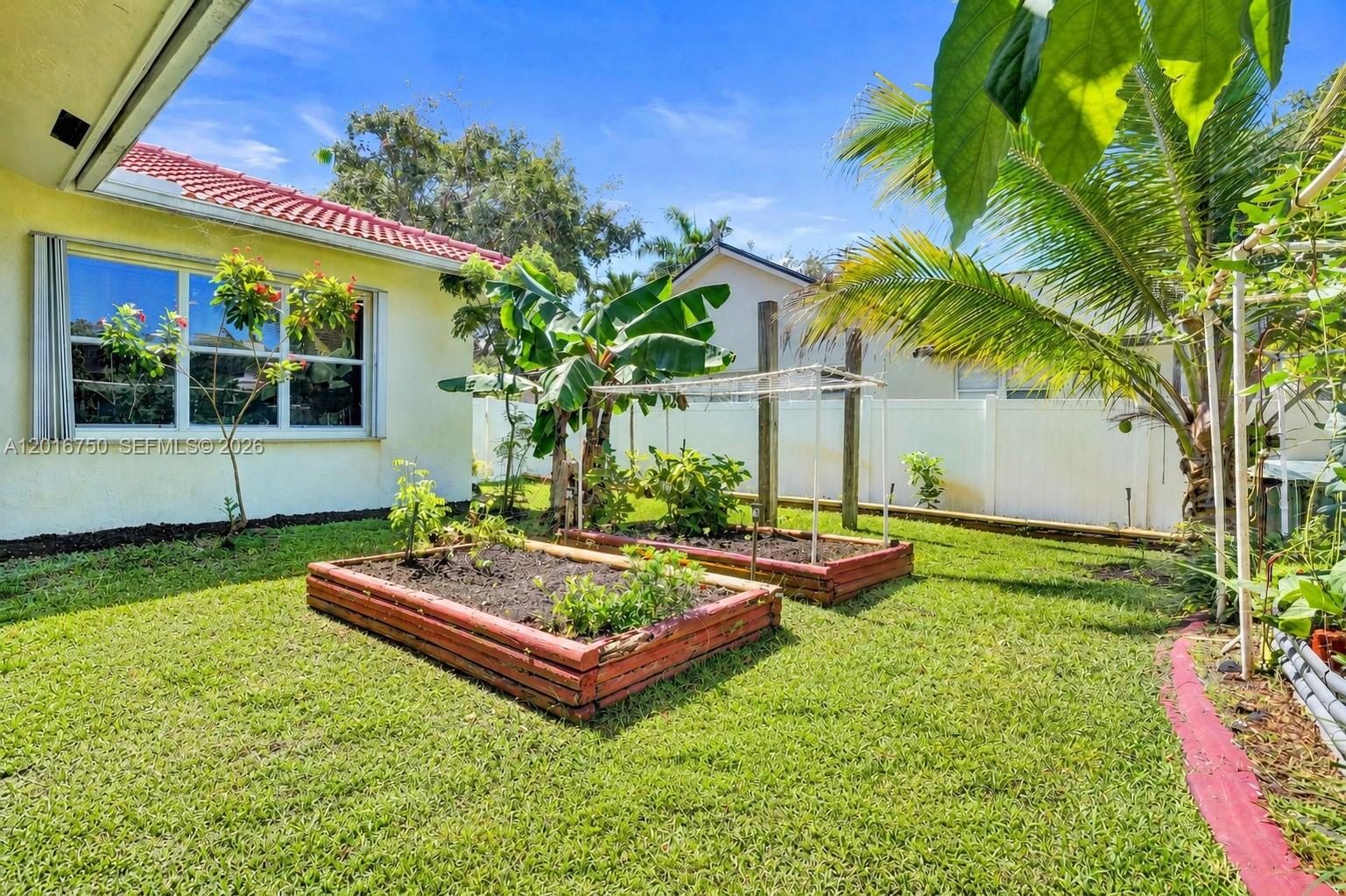 DAVIE COUNTRY ESTATES - Residential