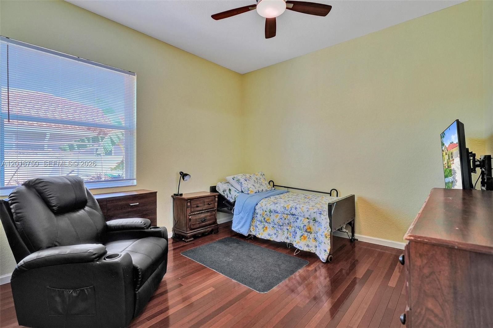 DAVIE COUNTRY ESTATES - Residential
