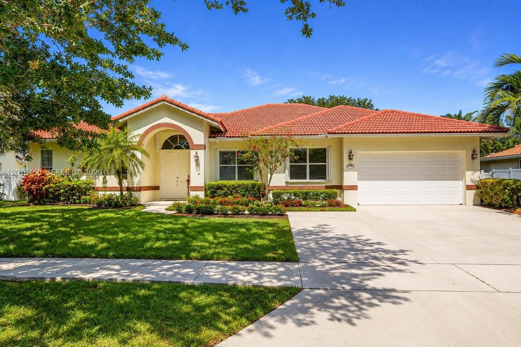 Photo of 4401 SW 74th Ter, Davie, FL 33314 (MLS # A12016750)