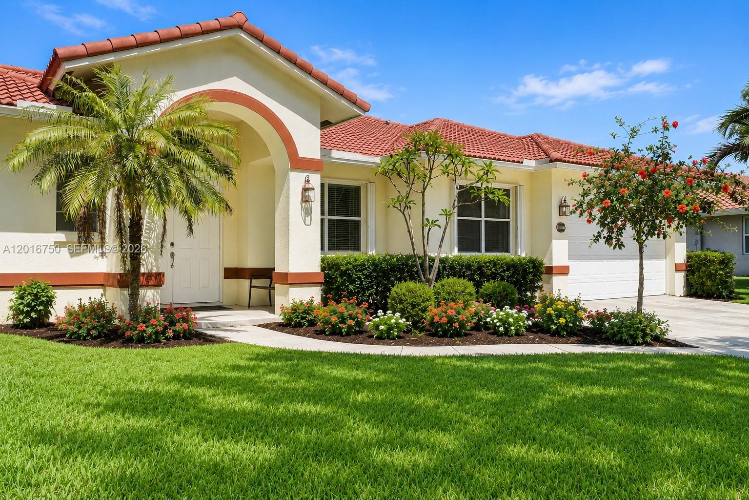 DAVIE COUNTRY ESTATES - Residential