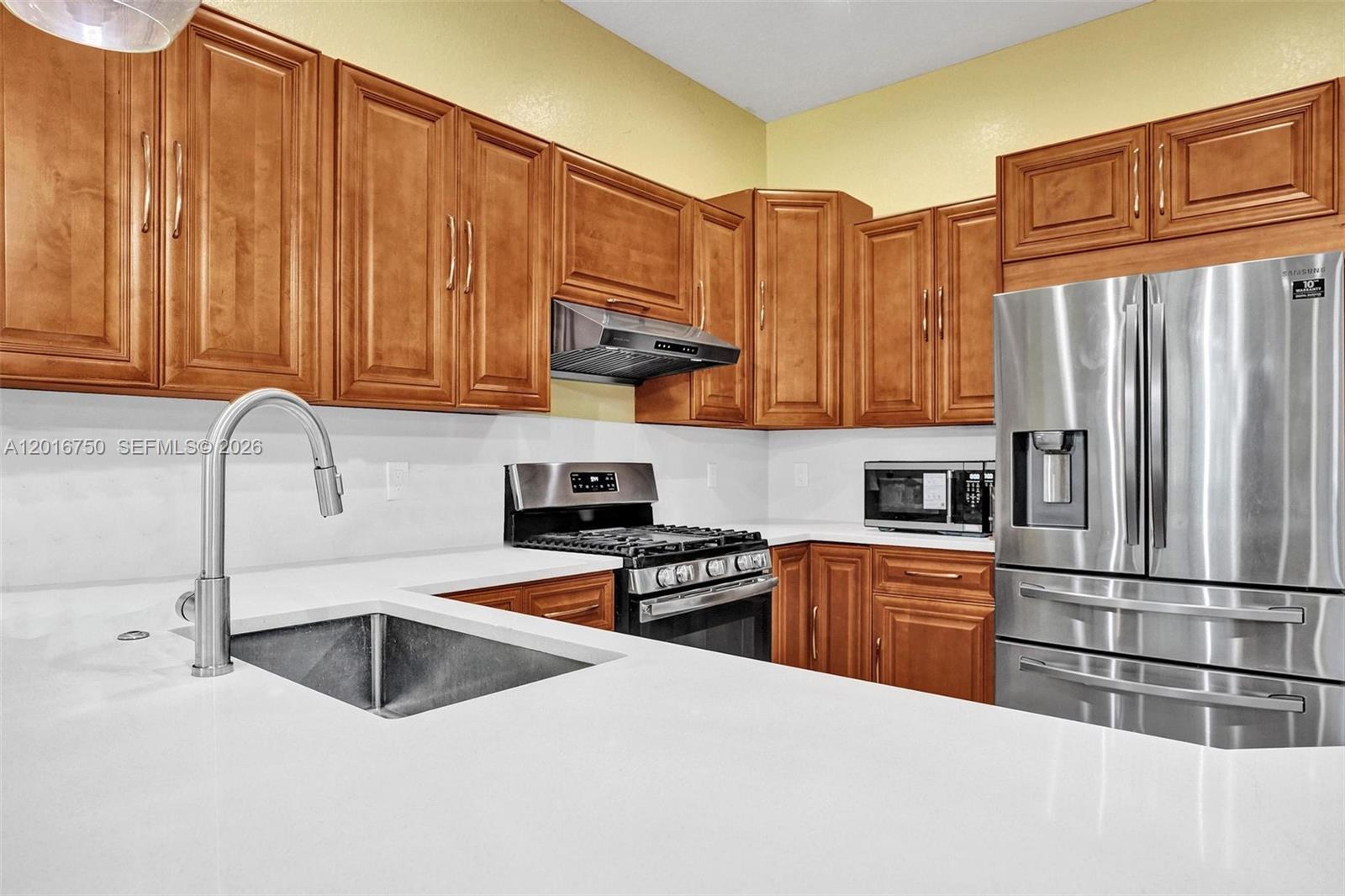 DAVIE COUNTRY ESTATES - Residential