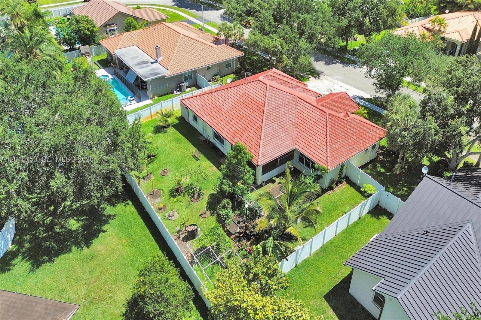 DAVIE COUNTRY ESTATES - Residential