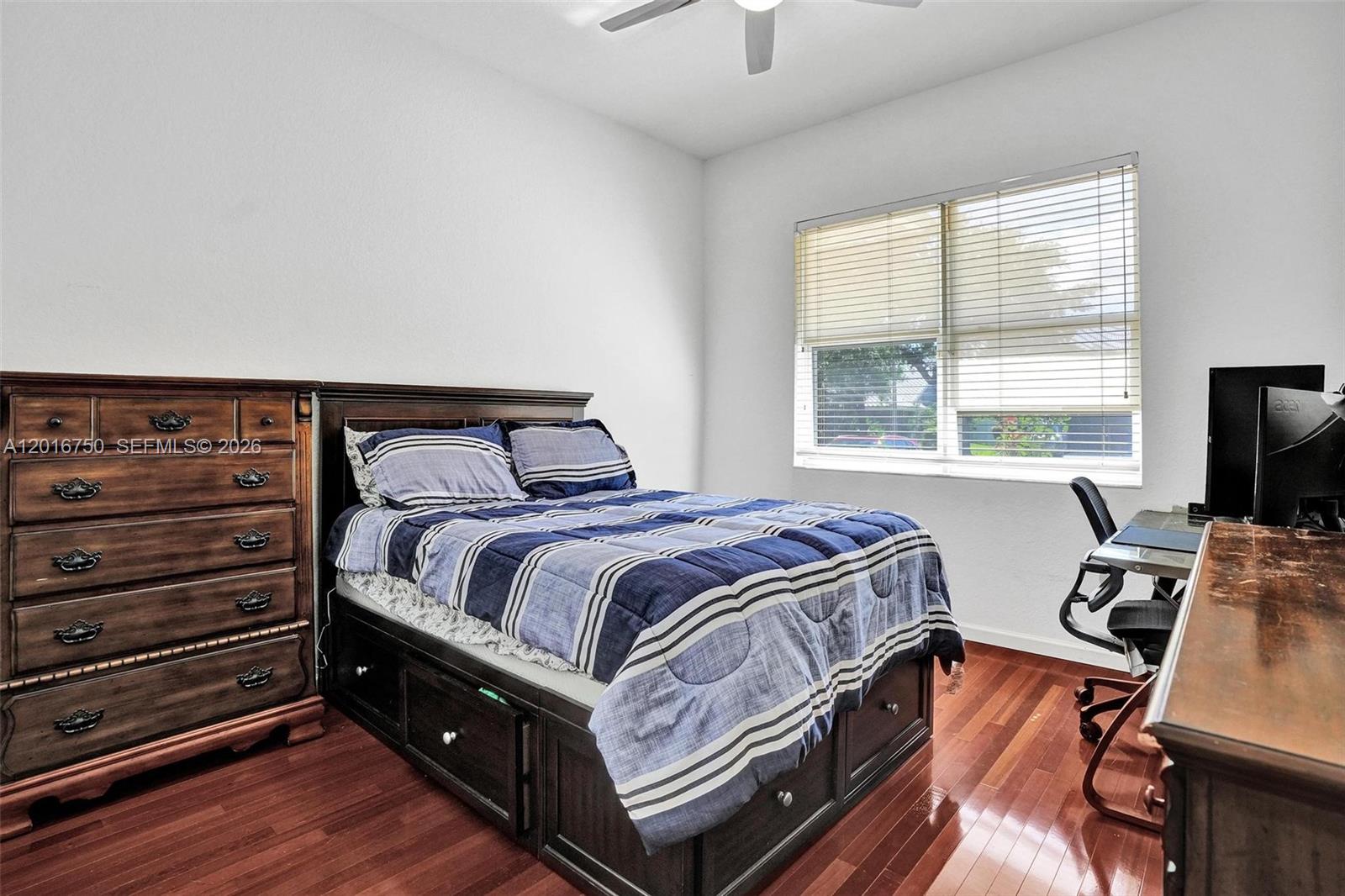 DAVIE COUNTRY ESTATES - Residential