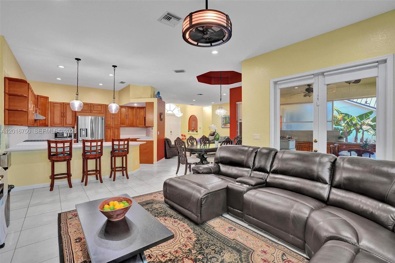 DAVIE COUNTRY ESTATES - Residential