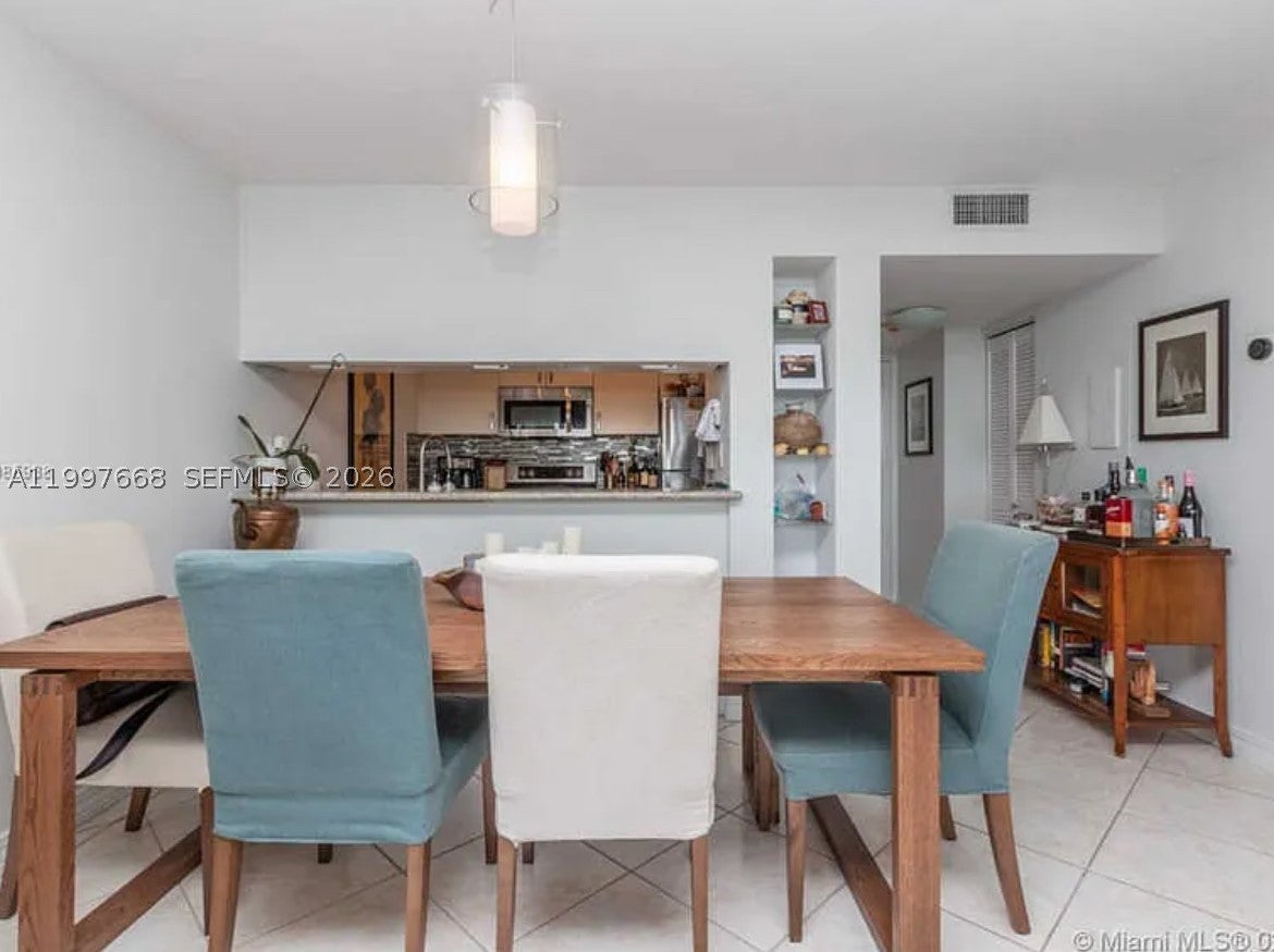 600 NE 36th St 1006