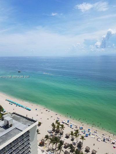 LA PERLA CONDO - Residential Lease