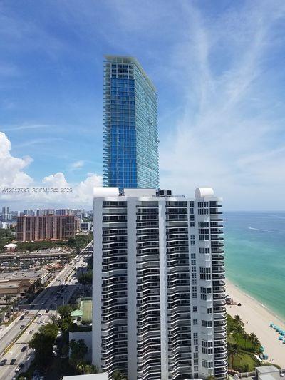 LA PERLA CONDO - Residential Lease