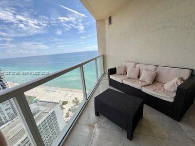 LA PERLA CONDO - Residential Lease