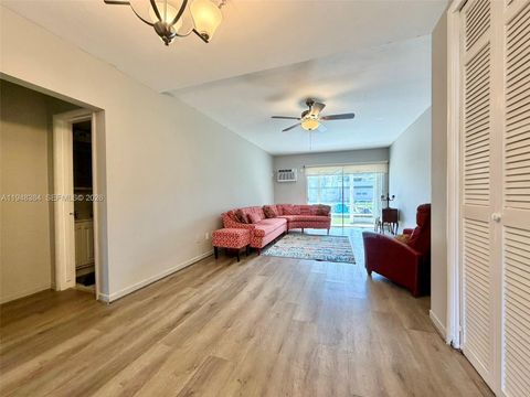 13105 Ixora Ct 116 North Miami FL 33181