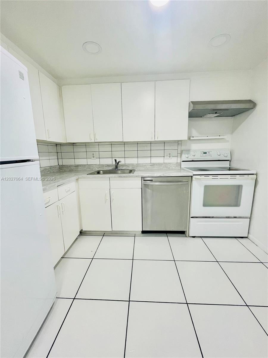 13499 Biscayne Blvd 1613