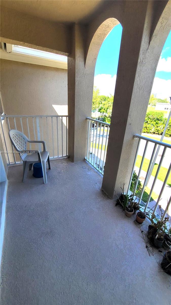 MANDARIN LAKES - Residential