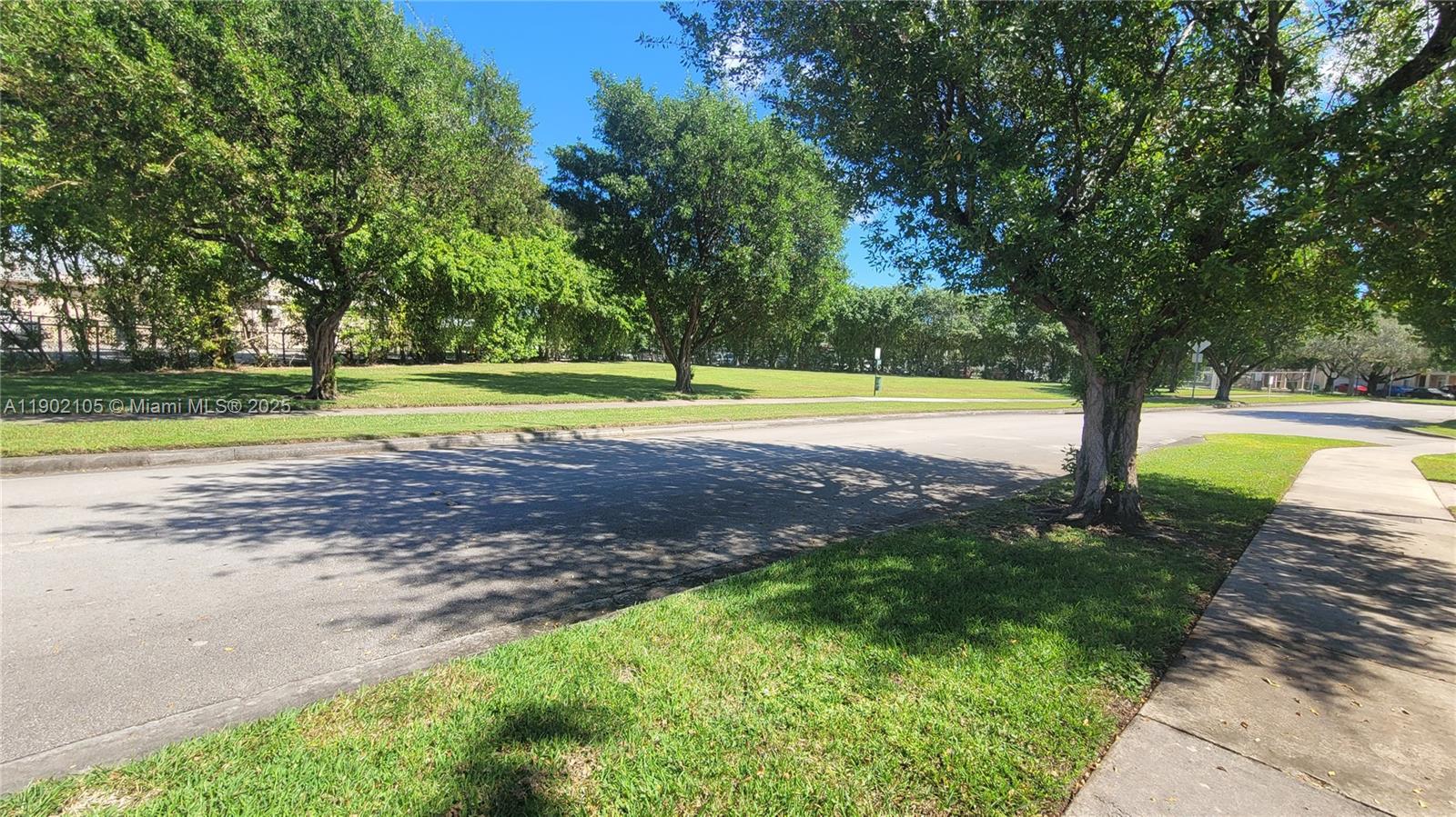 MANDARIN LAKES - Residential