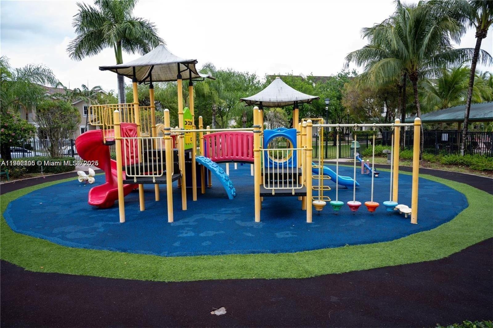MANDARIN LAKES - Residential