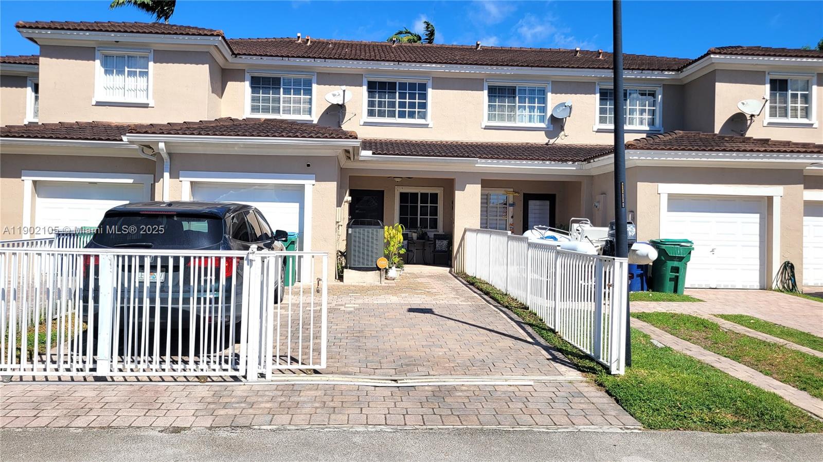 MANDARIN LAKES - Residential