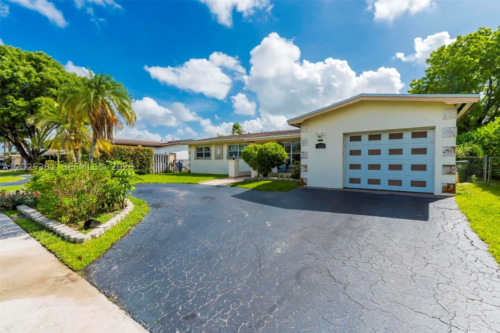 1620 NW 122nd Ave, Pembroke Pines FL 33026