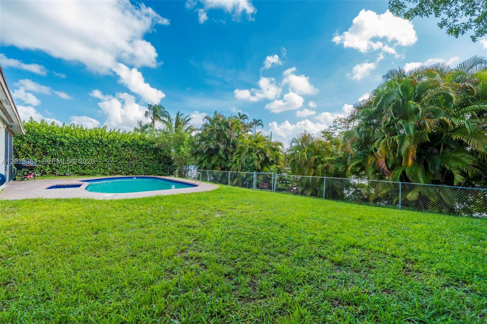 PEMBROKE LAKES SEC 6 - Residential