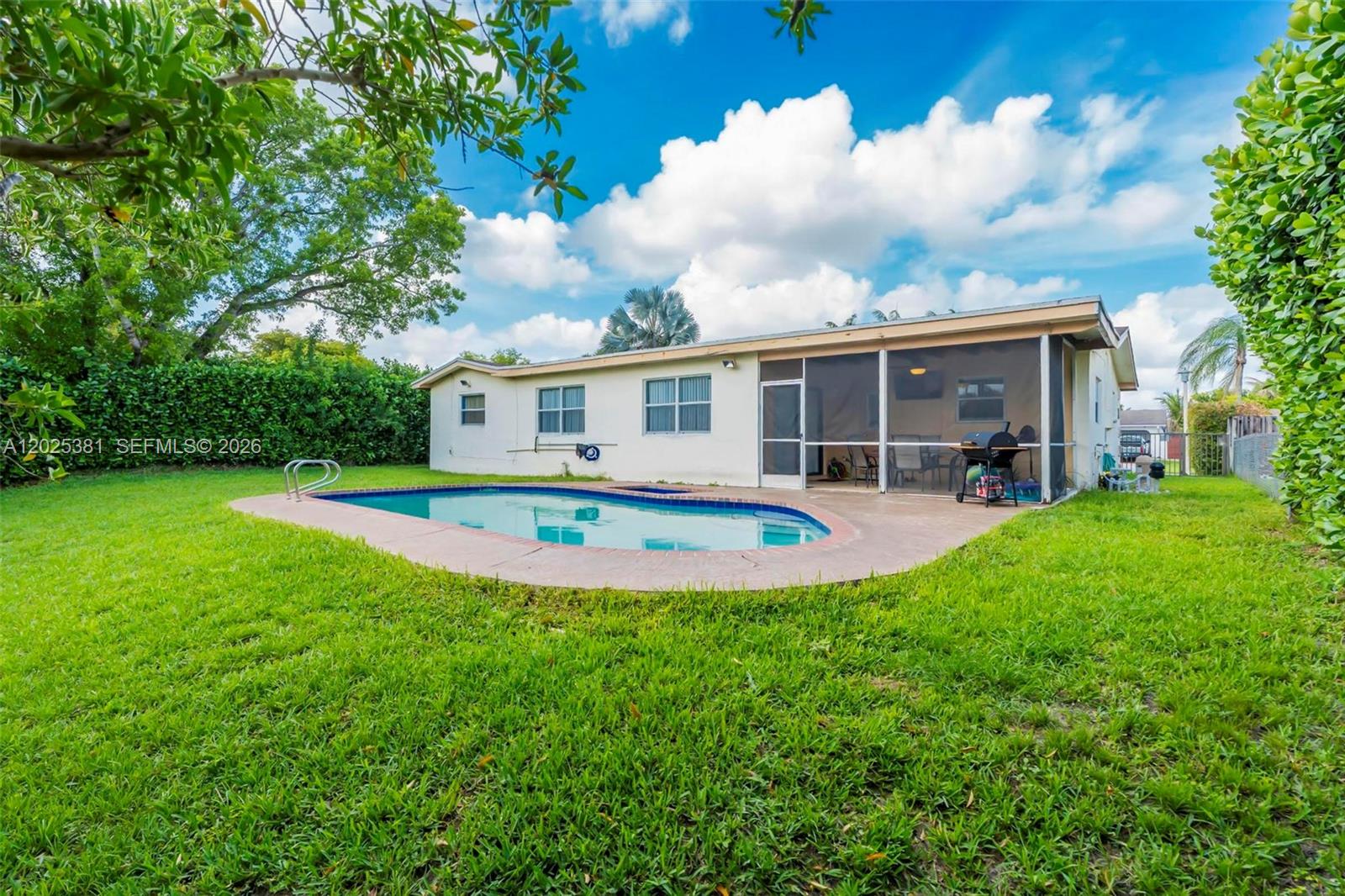 PEMBROKE LAKES SEC 6 - Residential