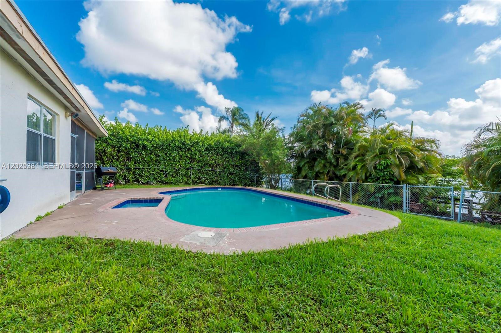 PEMBROKE LAKES SEC 6 - Residential
