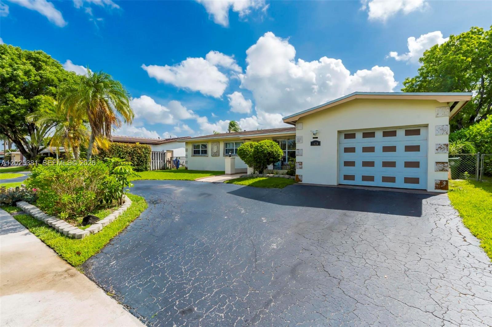PEMBROKE LAKES SEC 6 - Residential