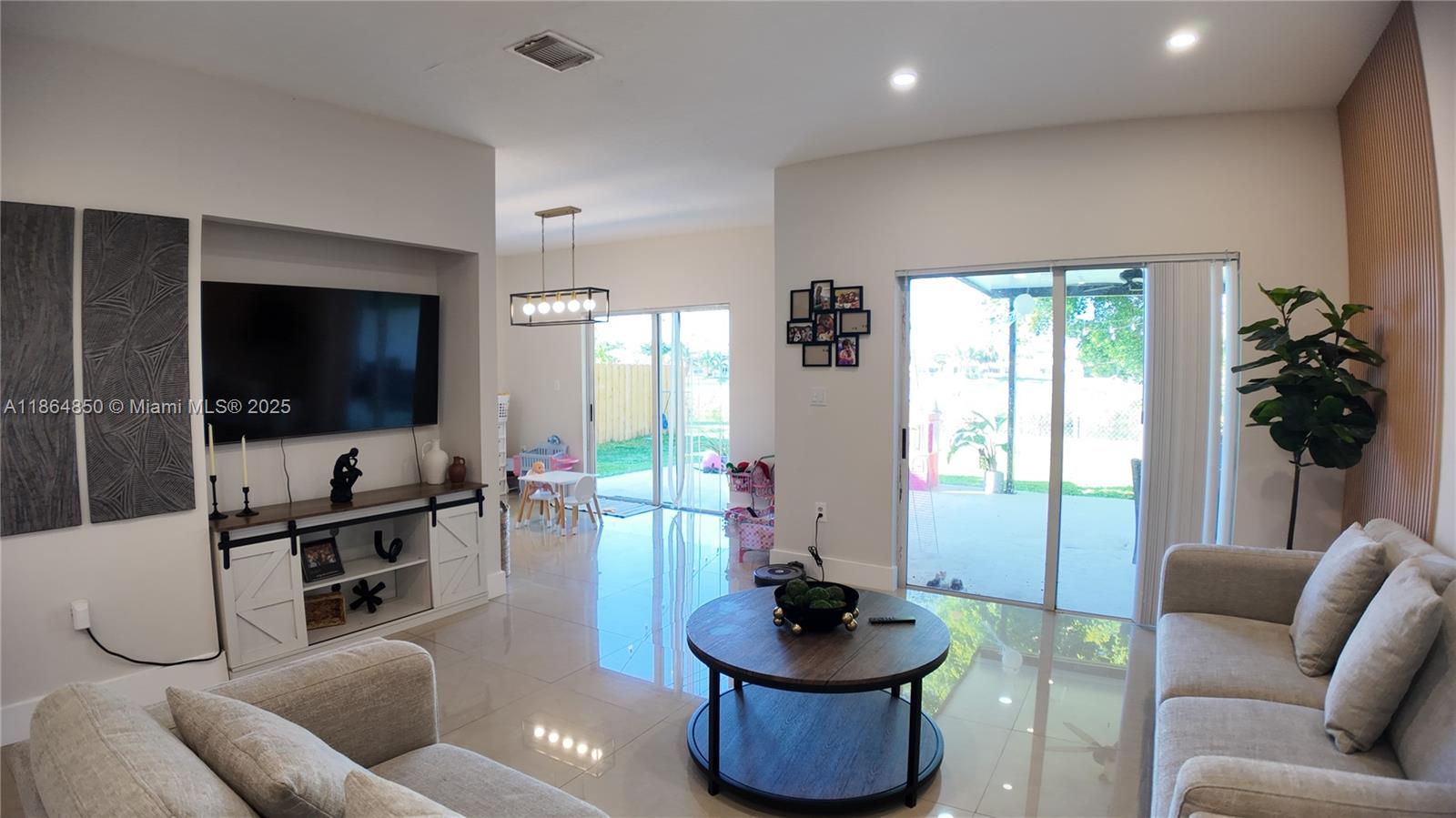 MEGHANS PLACE - Residential