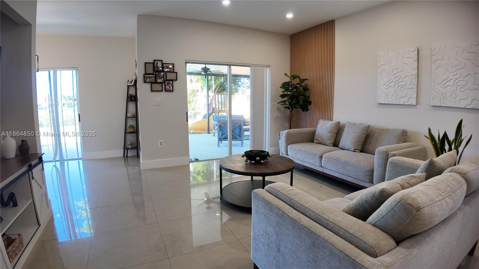 MEGHANS PLACE - Residential