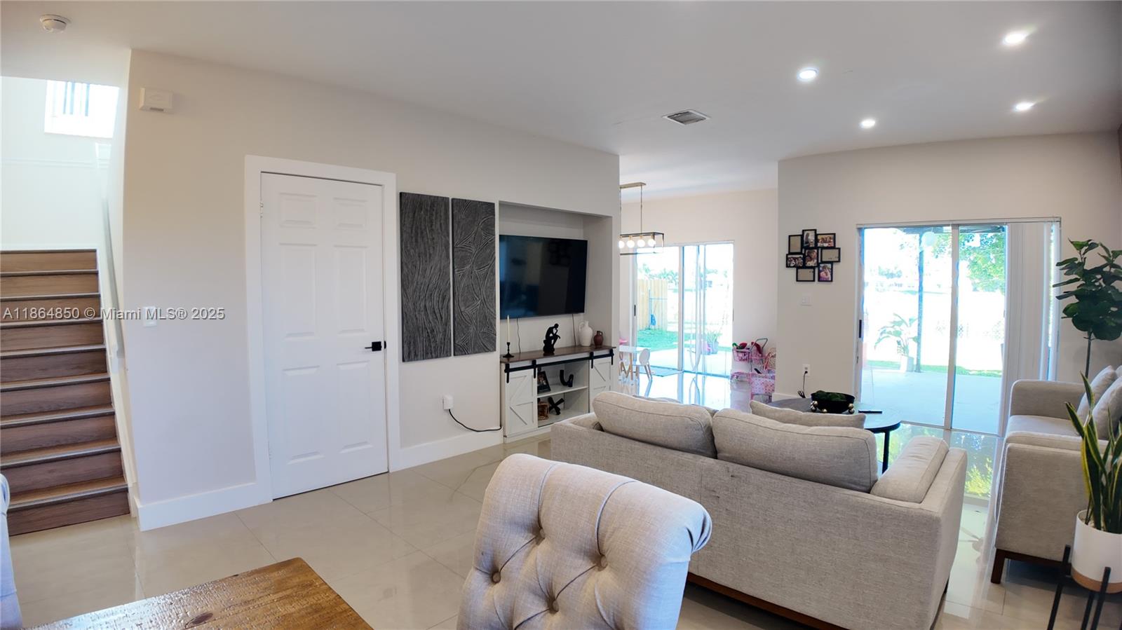 MEGHANS PLACE - Residential