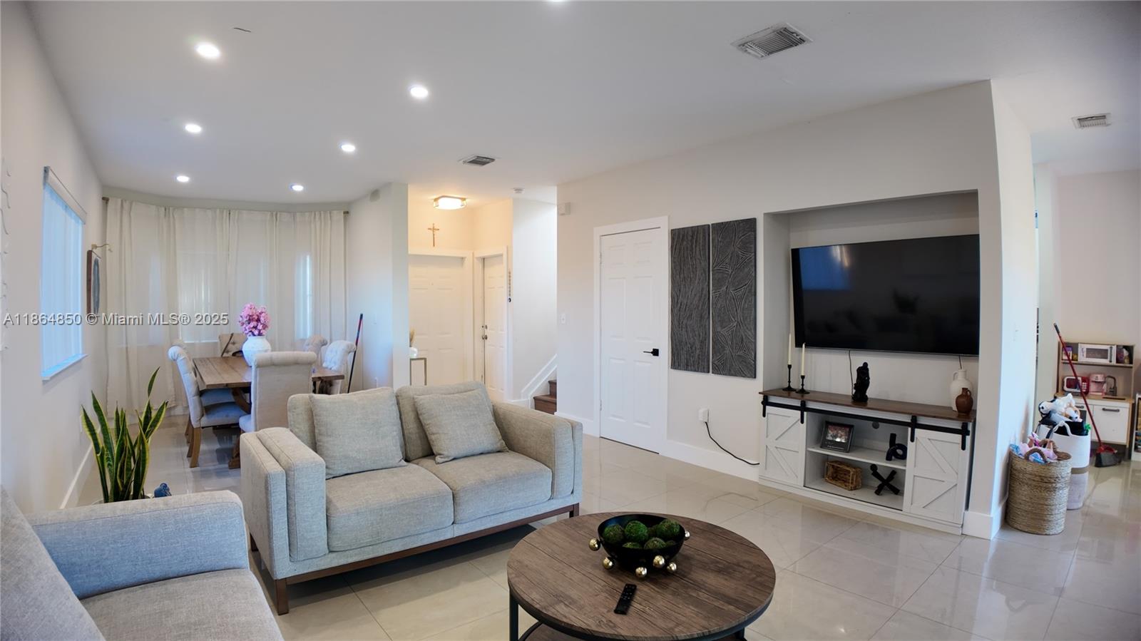 MEGHANS PLACE - Residential