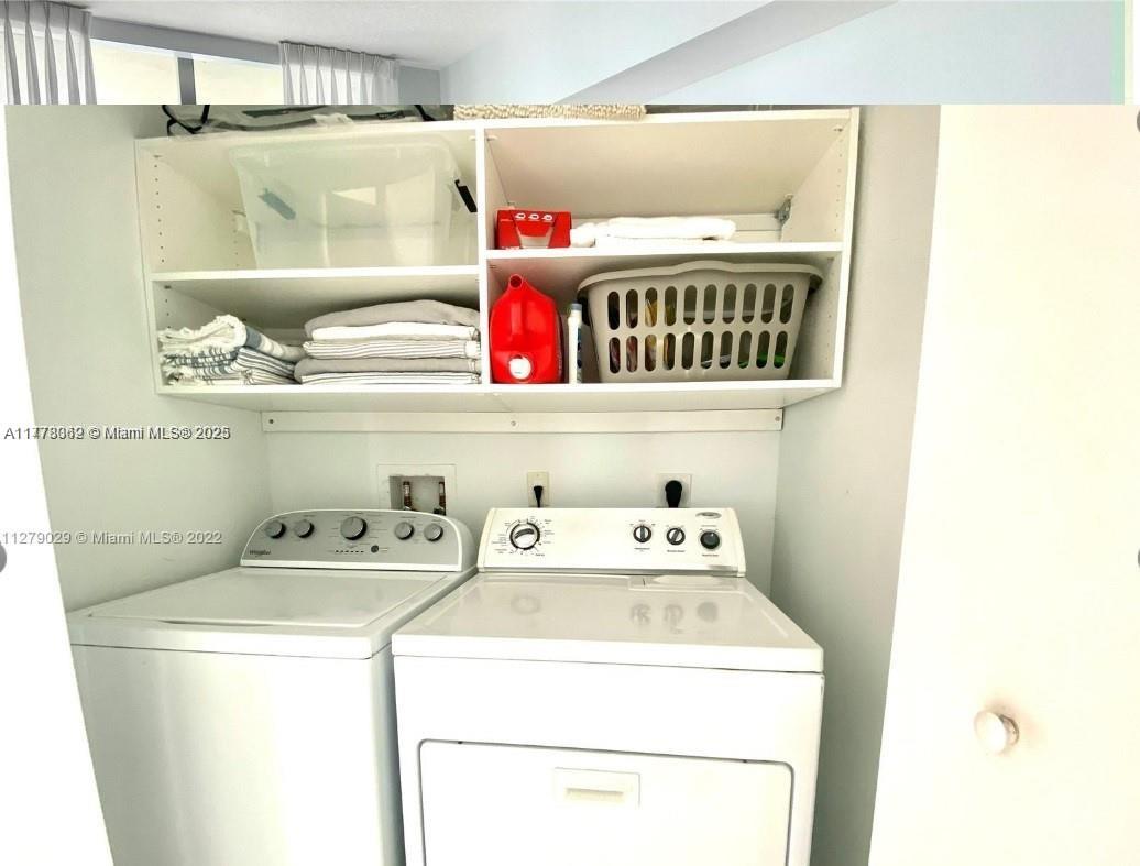 ST TROPEZ ON THE BAY III - Residential