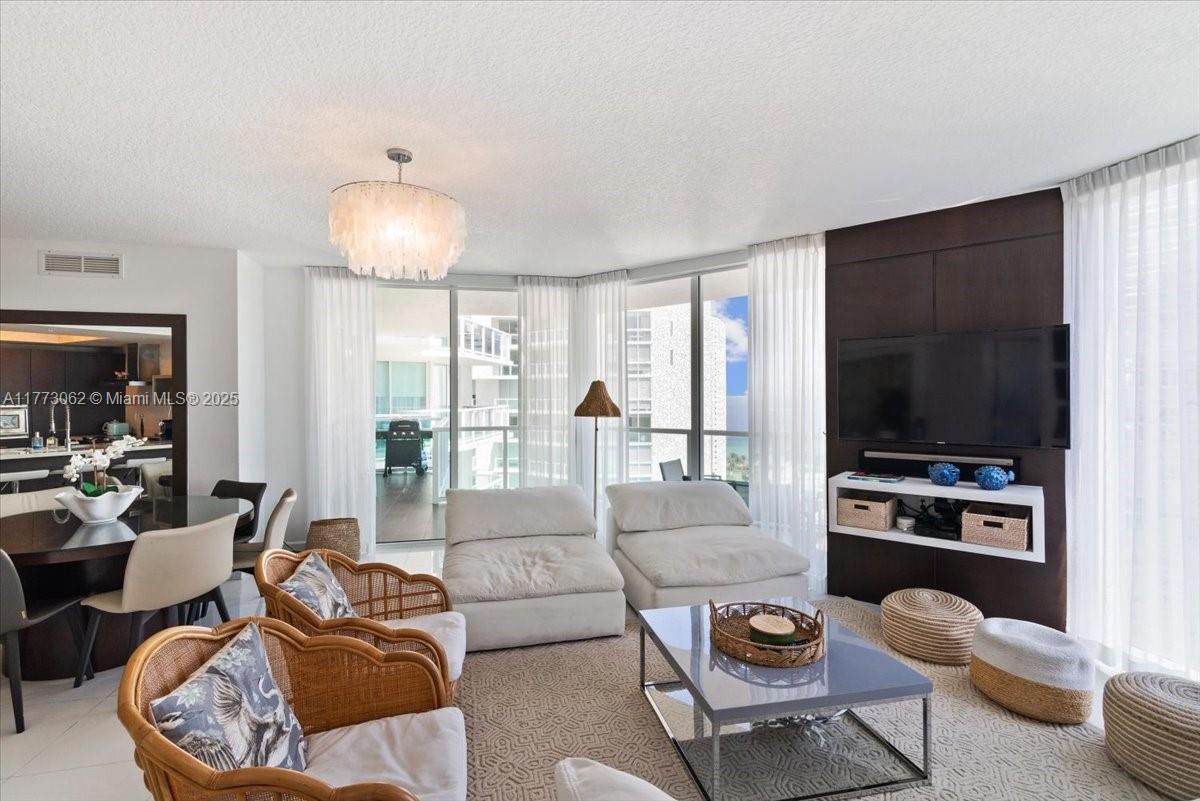 ST TROPEZ ON THE BAY III - Residential