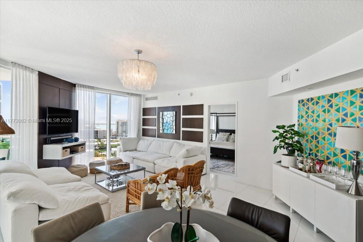 ST TROPEZ ON THE BAY III - Residential