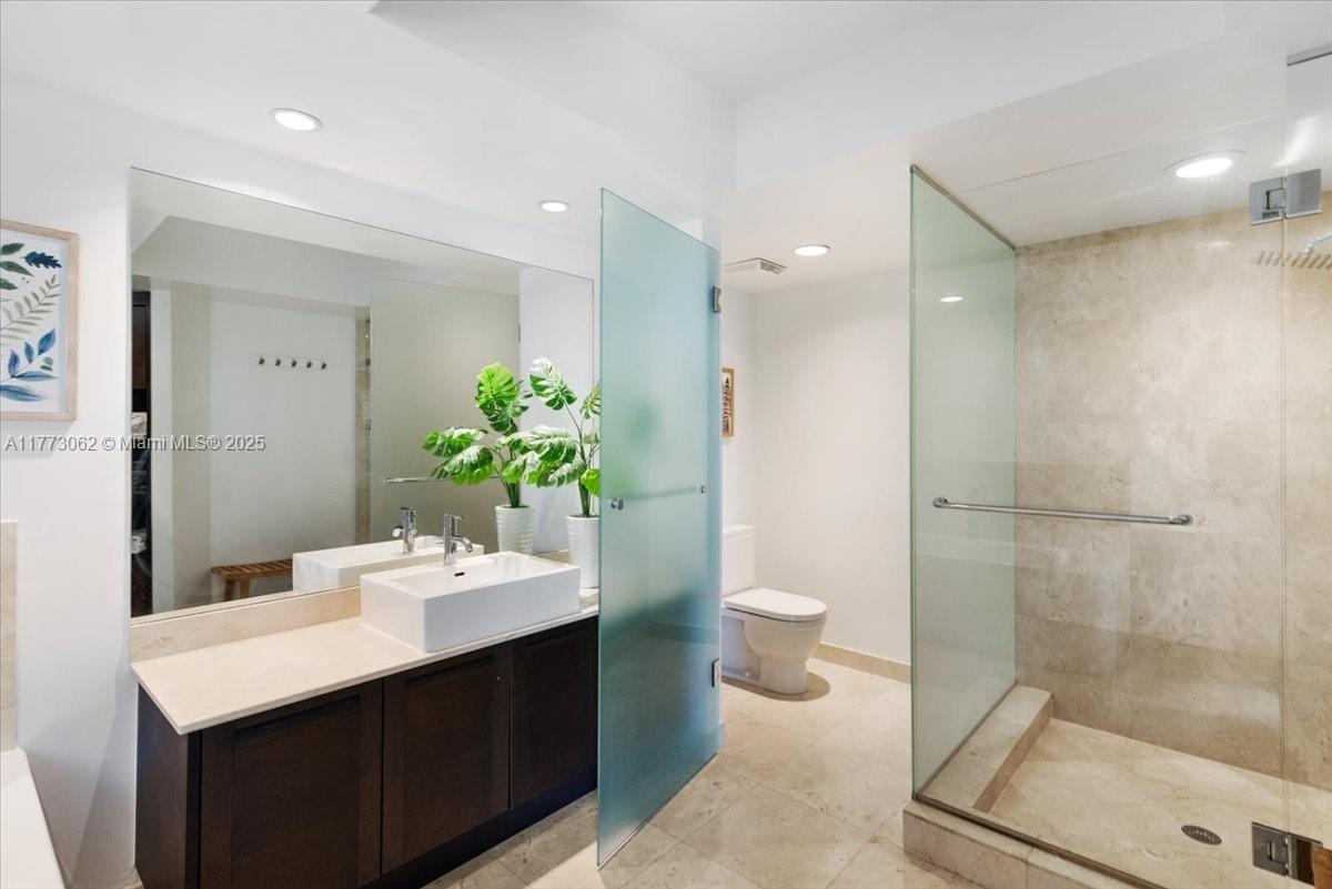 ST TROPEZ ON THE BAY III - Residential