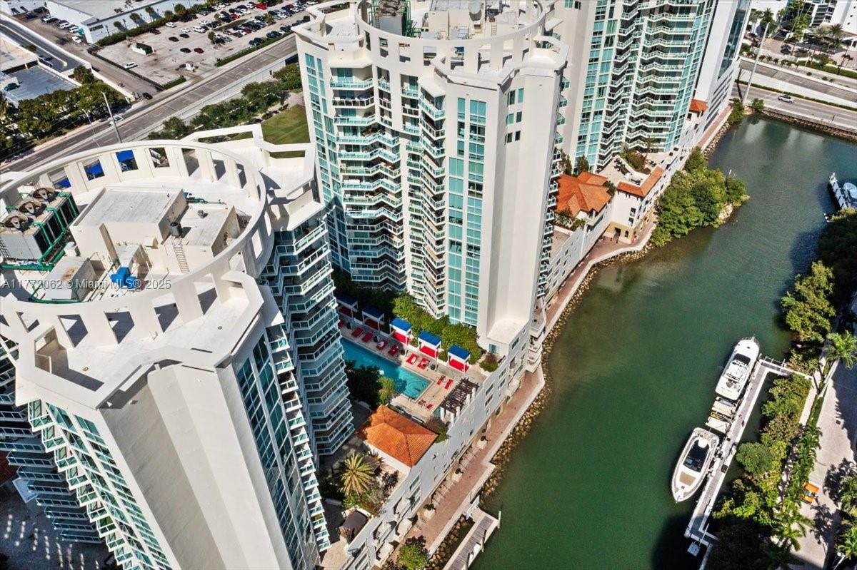 ST TROPEZ ON THE BAY III - Residential