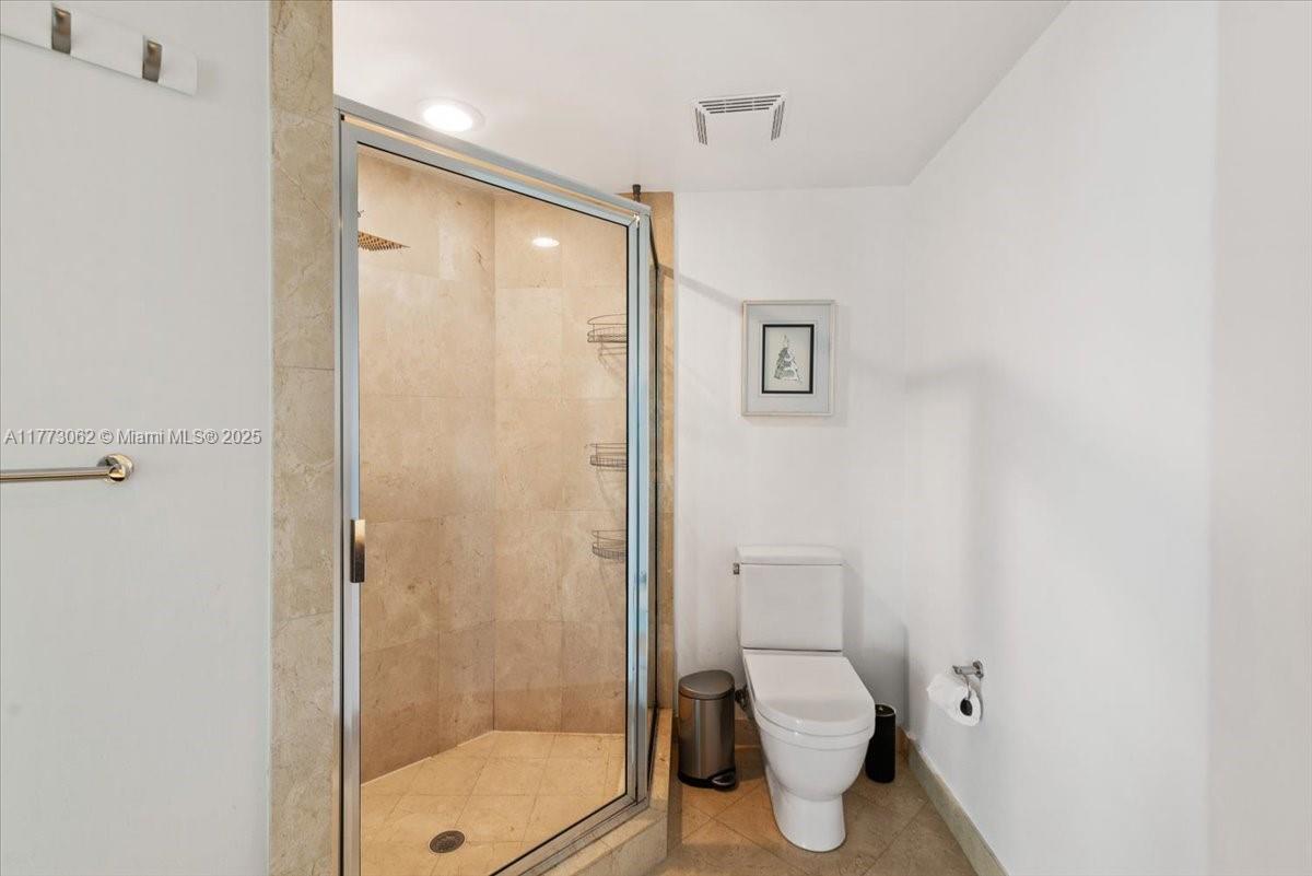 ST TROPEZ ON THE BAY III - Residential