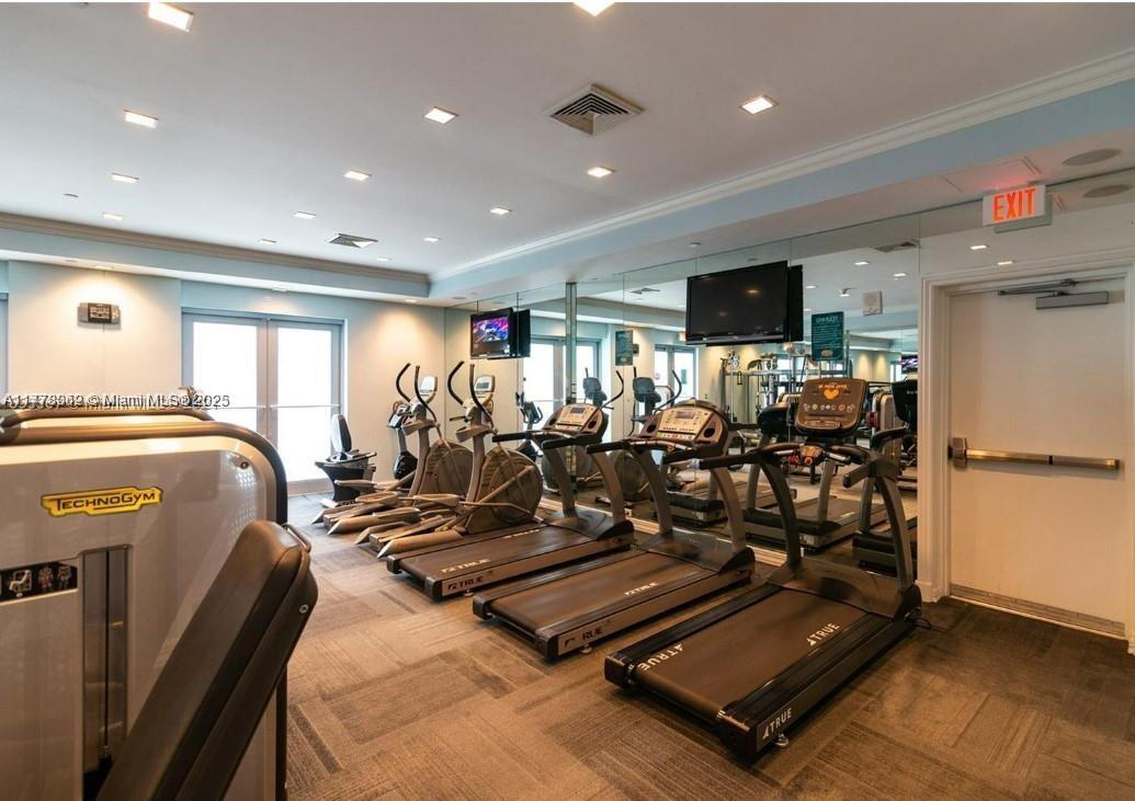 ST TROPEZ ON THE BAY III - Residential