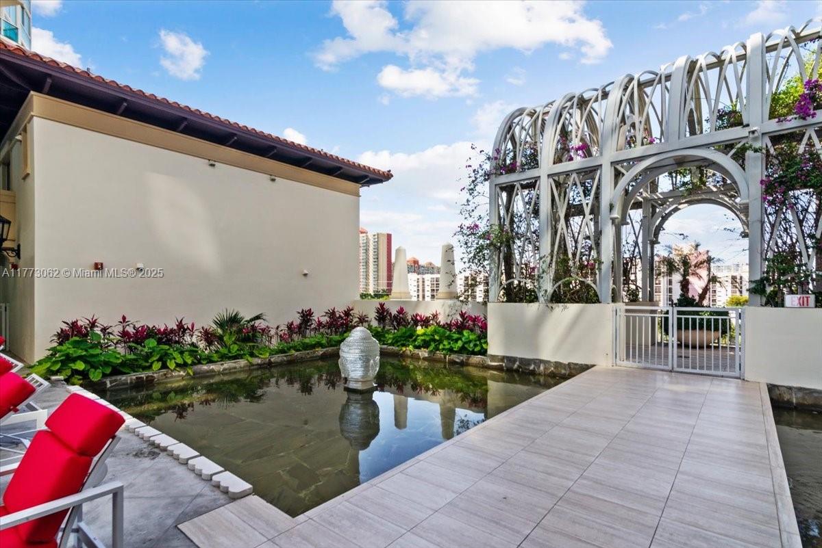 ST TROPEZ ON THE BAY III - Residential