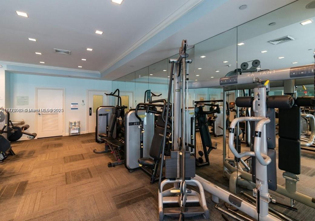 ST TROPEZ ON THE BAY III - Residential