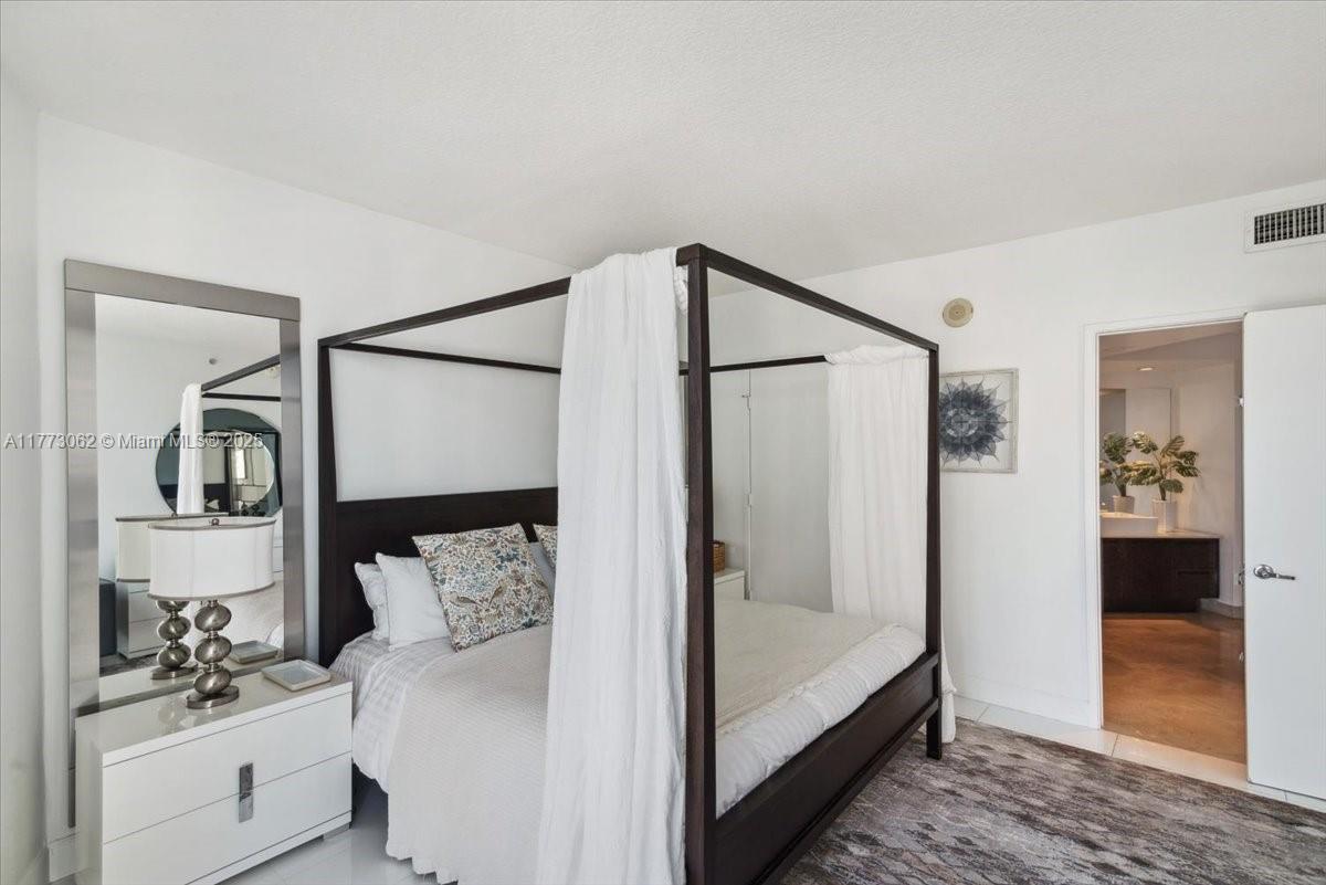 ST TROPEZ ON THE BAY III - Residential