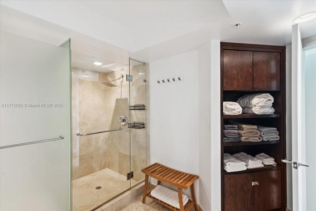 ST TROPEZ ON THE BAY III - Residential