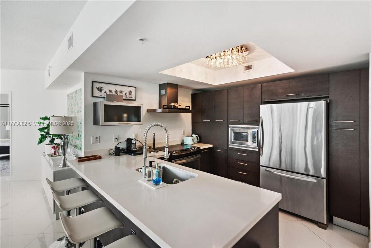 ST TROPEZ ON THE BAY III - Residential