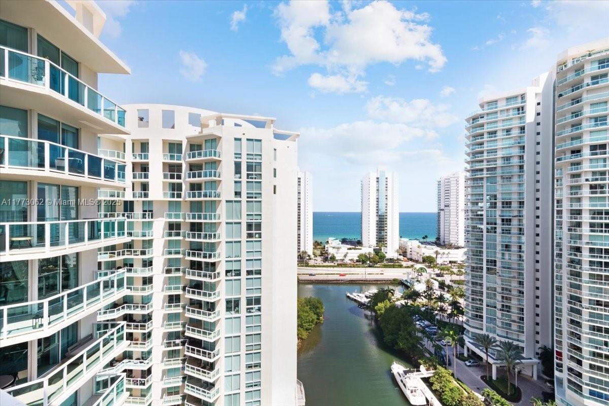 ST TROPEZ ON THE BAY III - Residential