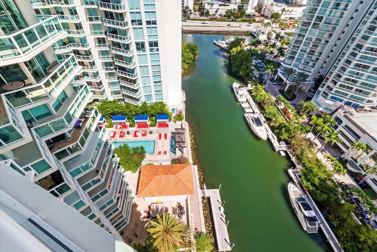 ST TROPEZ ON THE BAY III - Residential